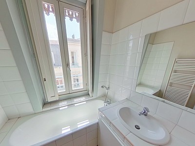 APPARTEMENT T5 A LOUER - LYON 6EME ARRONDISSEMENT Moliere - 105.97 m2 - 1980€ charges comprises par mois