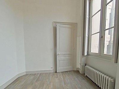 APPARTEMENT T5 A LOUER - LYON 6EME ARRONDISSEMENT l Helvetie - 127.01 m2 - 1992€ charges comprises par mois