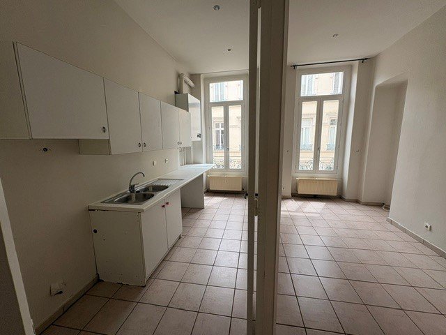 APPARTEMENT T5 A LOUER - LYON 6EME ARRONDISSEMENT Moliere - 107.48 m2 - 1 850 &euro; charges comprises par mois