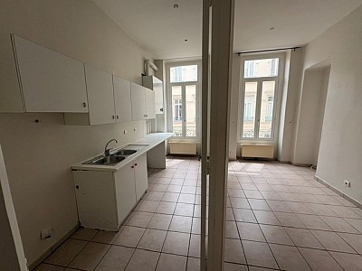 APPARTEMENT T5 A LOUER - LYON 6EME ARRONDISSEMENT Moliere - 107.48 m2 - 1 850 &euro; charges comprises par mois