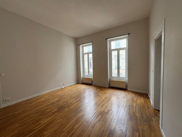 APPARTEMENT T5 A LOUER - LYON 6EME ARRONDISSEMENT Moliere - 107.48 m2 - 1 850 &euro; charges comprises par mois