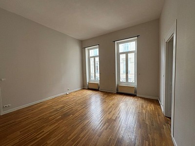 APPARTEMENT T5 A LOUER - LYON 6EME ARRONDISSEMENT Moliere - 107.48 m2 - 1 850 € charges comprises par mois