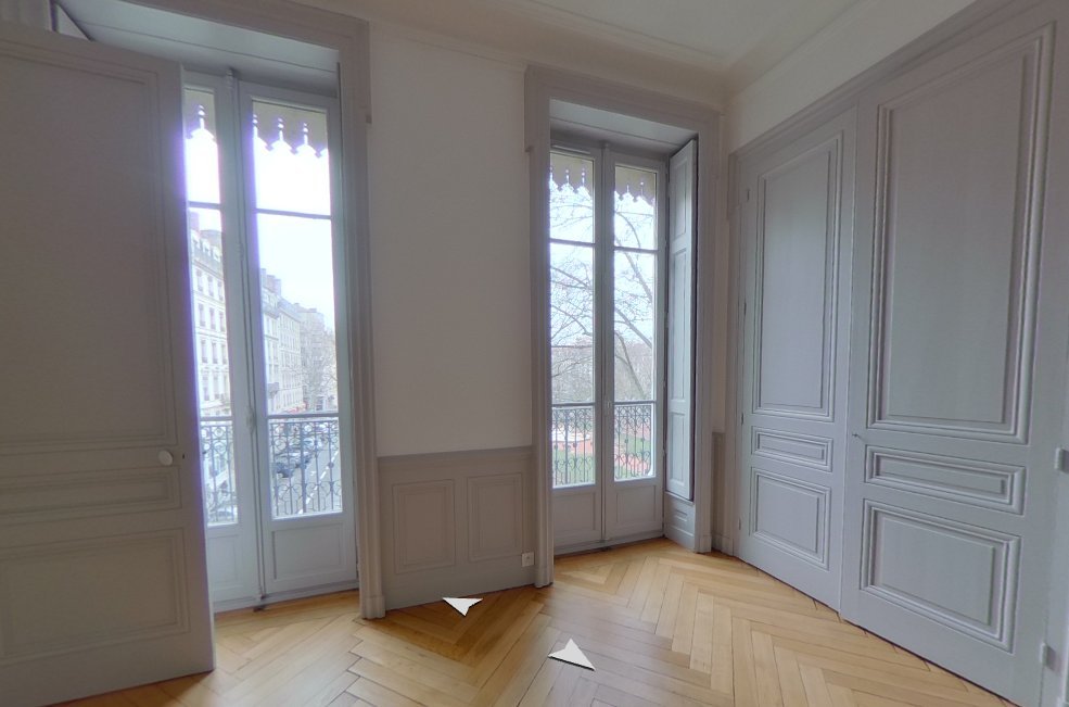 APPARTEMENT T5 A LOUER - LYON 6EME ARRONDISSEMENT Saxe-Bossuet - 122.67 m2 - 2 419,99 &euro; charges comprises par mois