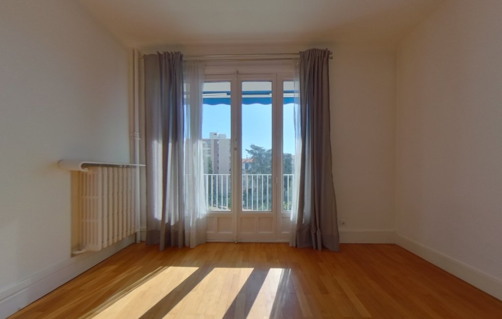 APPARTEMENT T5 A LOUER - LYON 6EME ARRONDISSEMENT Mairie - 90.67 m2 - 1 510 &euro; charges comprises par mois