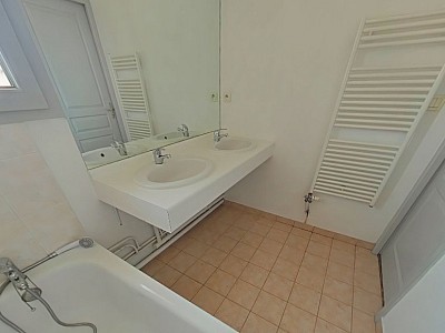 APPARTEMENT T5 A LOUER - RILLIEUX LA PAPE Perica-La Roue - 107.43 m2 - 1475€ charges comprises par mois