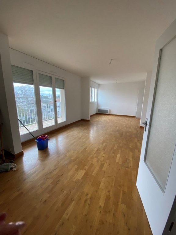 APPARTEMENT T5 A LOUER - VILLEURBANNE Einstein-Salengro - 96.78 m2 - 1 320 &euro; charges comprises par mois