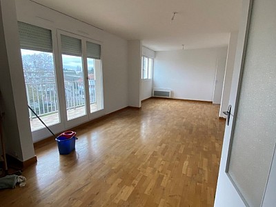 APPARTEMENT T5 A LOUER - VILLEURBANNE Einstein-Salengro - 96.78 m2 - 1 320 &euro; charges comprises par mois