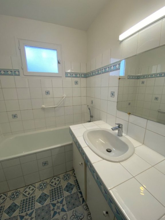 APPARTEMENT T5 A LOUER - VILLEURBANNE Einstein-Salengro - 96.78 m2 - 1 320 &euro; charges comprises par mois