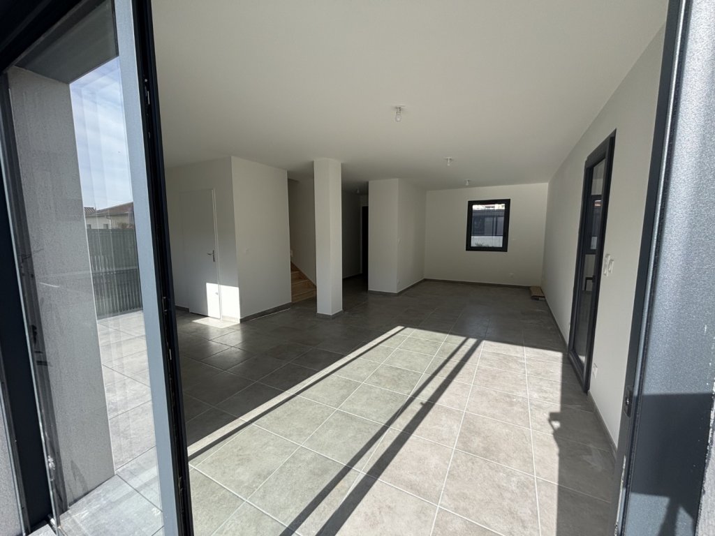 APPARTEMENT T5 A LOUER - VINDRY SUR TURDINE - 90.43 m2 - 1 250 &euro; charges comprises par mois