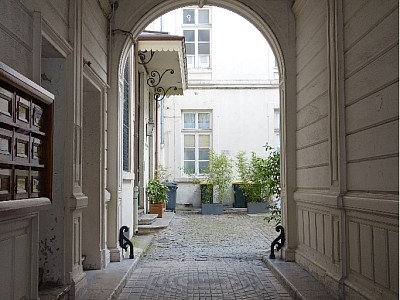 APPARTEMENT T6 A LOUER - LYON 2EME ARRONDISSEMENT AINAY - 260 m2 - 4210 € charges comprises par mois