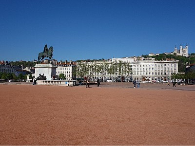 APPARTEMENT T6 A LOUER - LYON 2EME ARRONDISSEMENT AINAY - 260 m2 - 4210 € charges comprises par mois