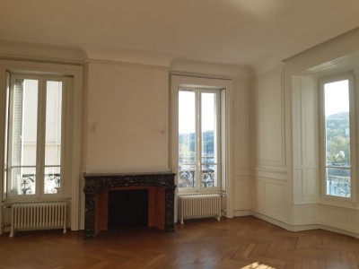 APPARTEMENT T6 A LOUER - LYON 2EME ARRONDISSEMENT - 233,85 m2 - 2970 € charges comprises par mois