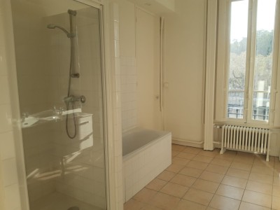APPARTEMENT T6 A LOUER - LYON 2EME ARRONDISSEMENT - 233,85 m2 - 2970 € charges comprises par mois