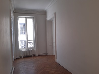 APPARTEMENT T6 A LOUER - LYON 2EME ARRONDISSEMENT - 233,85 m2 - 2970 € charges comprises par mois