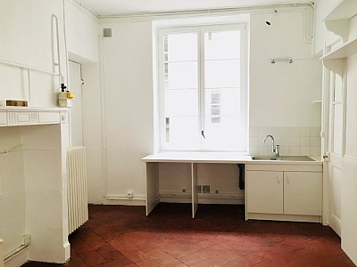 APPARTEMENT T6 A LOUER - LYON 2EME ARRONDISSEMENT Gailleton-A. Comte - 191.54 m2 - 2250€ charges comprises par mois