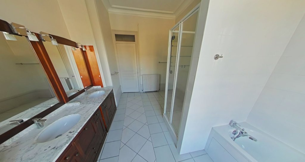 APPARTEMENT T6 A LOUER - LYON 2EME ARRONDISSEMENT Vaubecour-Mairie - 220.69 m2 - 3�140�&euro; charges comprises par mois