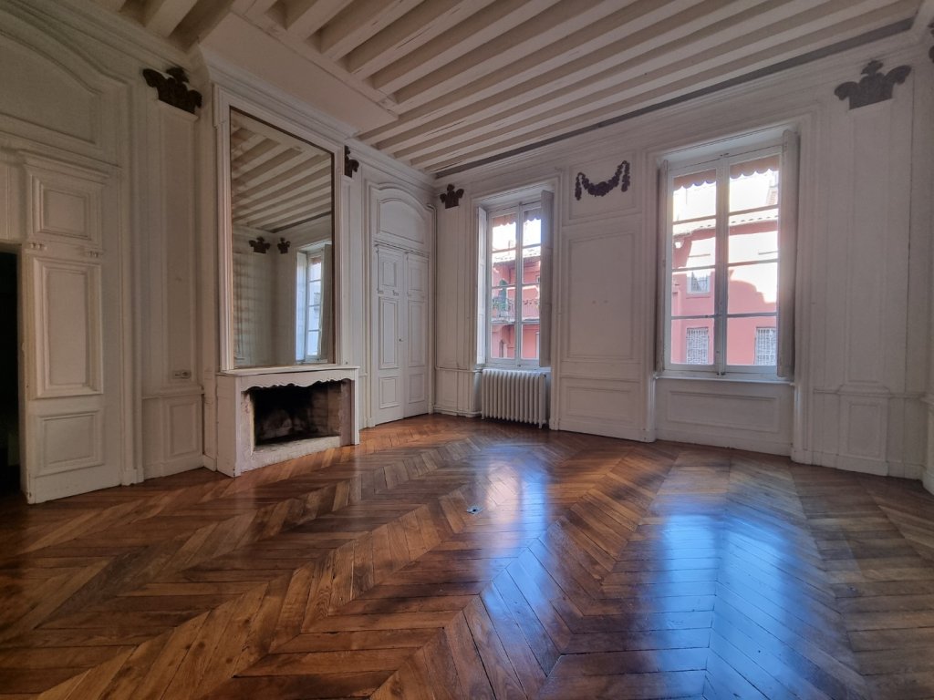 APPARTEMENT T6 A LOUER - LYON 2EME ARRONDISSEMENT Bellecour-Sala - 222.39 m2 - 2 185 &euro; charges comprises par mois