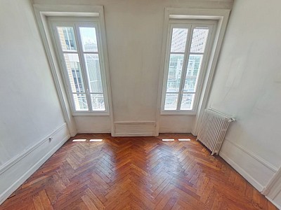 APPARTEMENT T6 A LOUER - LYON 6EME ARRONDISSEMENT l Europe - 218.35 m2 - 2500€ charges comprises par mois