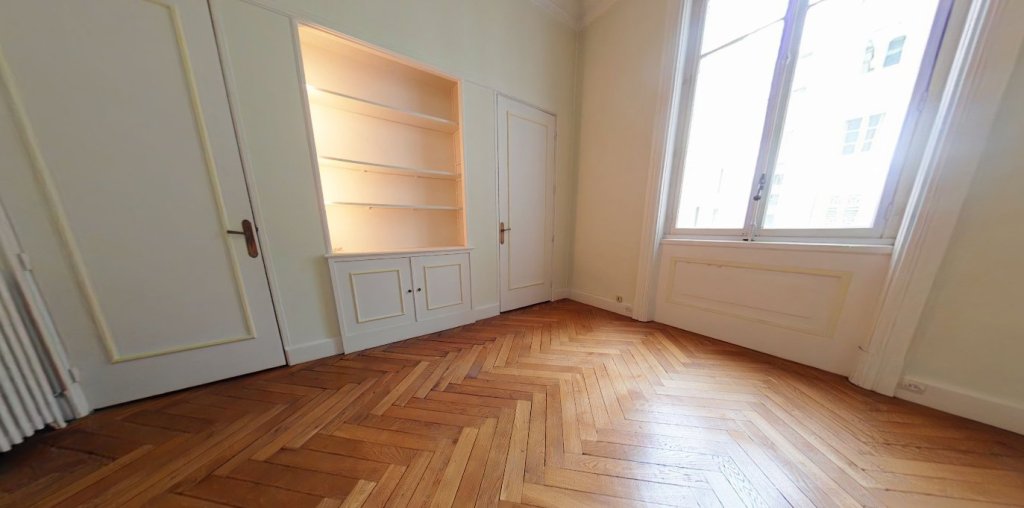 APPARTEMENT T6 A LOUER - LYON 6EME ARRONDISSEMENT Les Belges - 197.68 m2 - 3 332,61 &euro; charges comprises par mois
