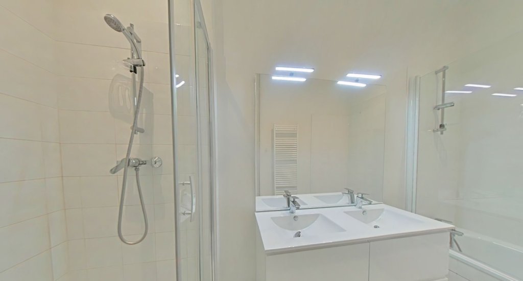 APPARTEMENT T7 A LOUER - LYON 2EME ARRONDISSEMENT Bellecour-a Gourjus - 279.98 m2 - 3 170 &euro; charges comprises par mois
