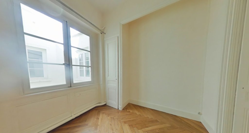 APPARTEMENT T7 A LOUER - LYON 2EME ARRONDISSEMENT Bellecour-a Gourjus - 279.98 m2 - 3 170 &euro; charges comprises par mois