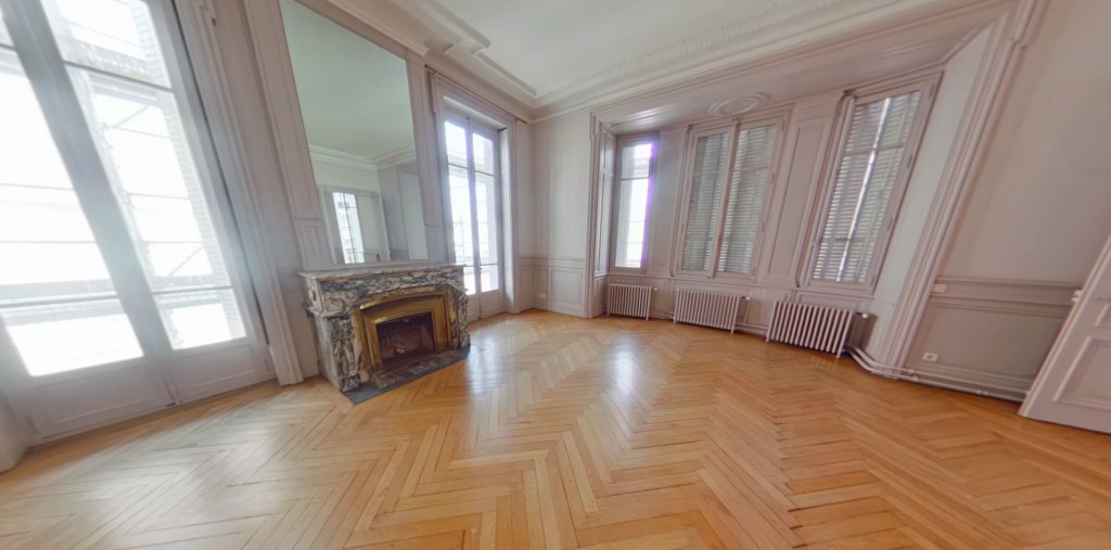 APPARTEMENT T7 A LOUER - LYON 2EME ARRONDISSEMENT Vaubecour-Mairie - 224.36 m2 - 3 150 &euro; charges comprises par mois