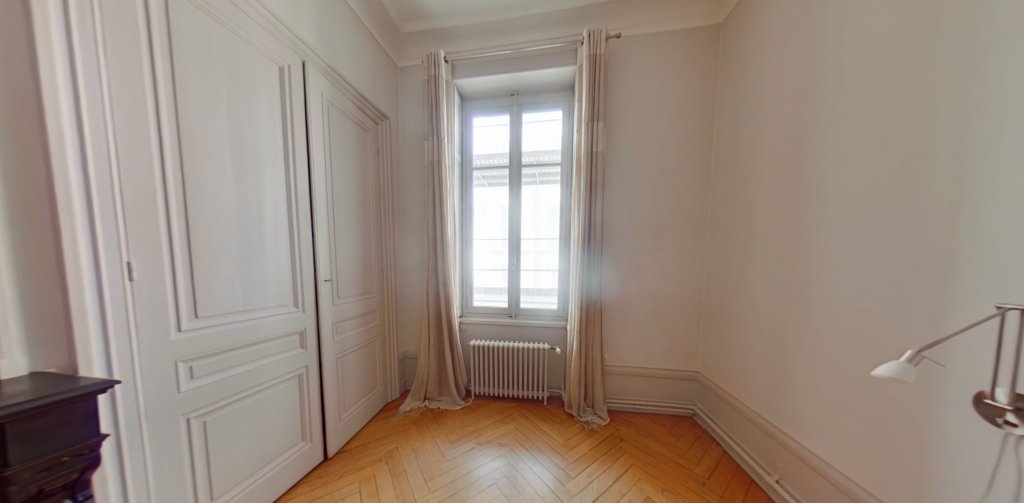 APPARTEMENT T7 A LOUER - LYON 2EME ARRONDISSEMENT Vaubecour-Mairie - 224.36 m2 - 3 150 &euro; charges comprises par mois