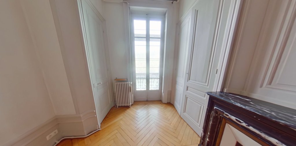 APPARTEMENT T7 A LOUER - LYON 2EME ARRONDISSEMENT Vaubecour-Mairie - 224.36 m2 - 3 150 &euro; charges comprises par mois