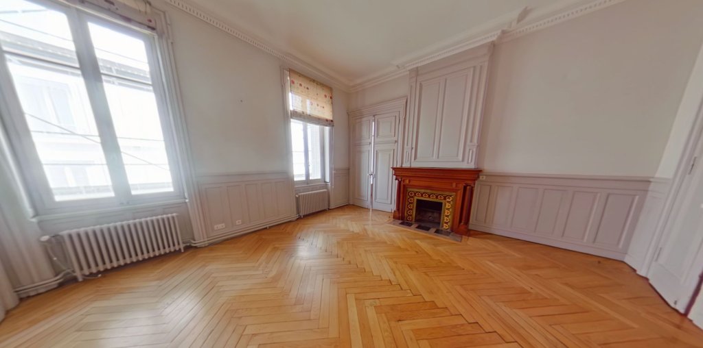 APPARTEMENT T7 A LOUER - LYON 2EME ARRONDISSEMENT Vaubecour-Mairie - 224.36 m2 - 3 150 &euro; charges comprises par mois