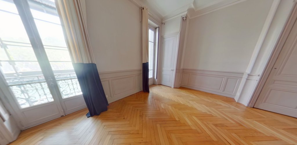 APPARTEMENT T7 A LOUER - LYON 2EME ARRONDISSEMENT Vaubecour-Mairie - 224.36 m2 - 3 150 &euro; charges comprises par mois