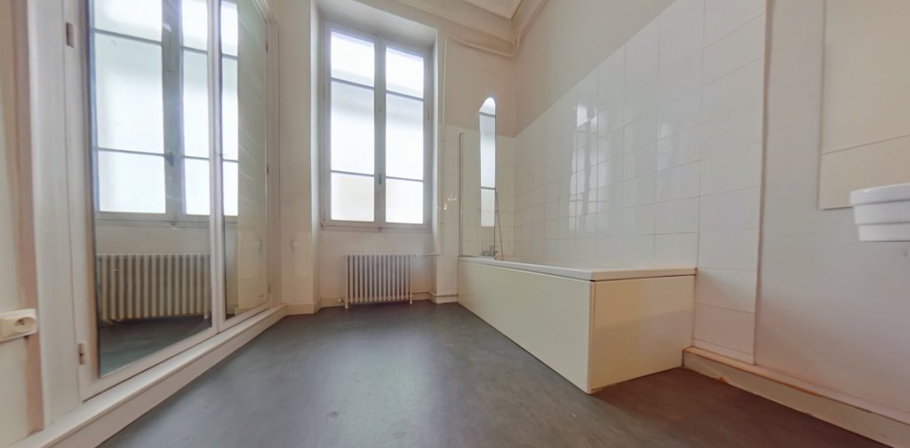 APPARTEMENT T7 A LOUER - LYON 2EME ARRONDISSEMENT Vaubecour-Mairie - 224.36 m2 - 3 150 &euro; charges comprises par mois