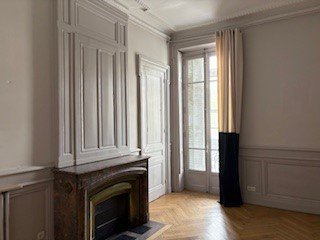APPARTEMENT T7 A LOUER - LYON 2EME ARRONDISSEMENT Vaubecour-Mairie - 224.36 m2 - 3 150 &euro; charges comprises par mois