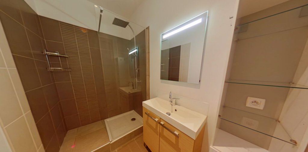 APPARTEMENT T7 A LOUER - LYON 2EME ARRONDISSEMENT Vaubecour-Mairie - 224.36 m2 - 3 150 &euro; charges comprises par mois