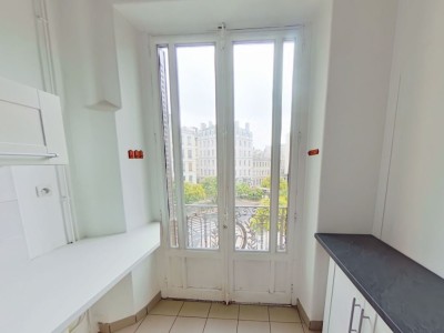 APPARTEMENT T7 A LOUER - LYON 6EME ARRONDISSEMENT - 219.09 m2 - 2230 € charges comprises par mois