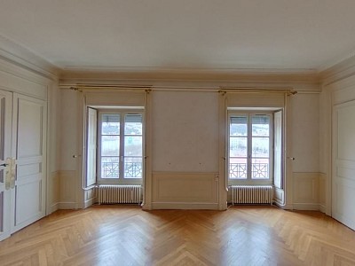 APPARTEMENT T9 - LYON 2EME ARRONDISSEMENT - 377,59 m2 - 3850 € charges comprises par mois